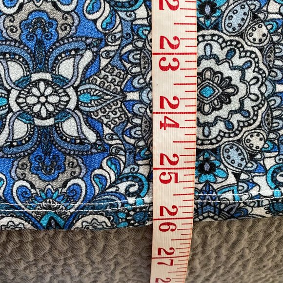 Carolina Belle - Pattern V-Neck Sleeveless Tank Top - Picture 9 of 11